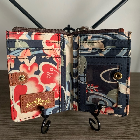 Lucky Brand Jeans Embossed Leather Zip ID Wallet Blue & Red Floral Inside NWT - Picture 2 of 12